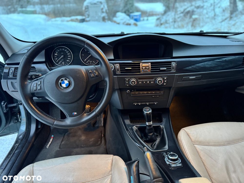BMW Seria 3 330d xDrive - 13