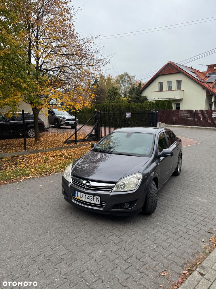 Opel Astra 2010 photo 3