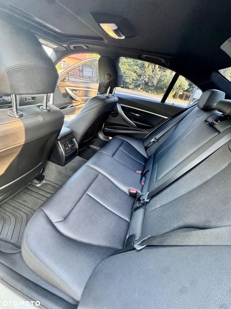 BMW Seria 3 330i xDrive Edition M Sport Shadow - 11