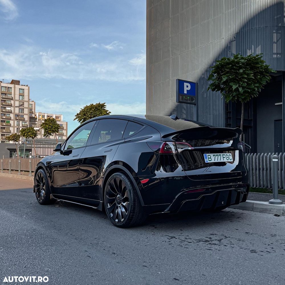 Tesla Model Y AWD Performance - 3