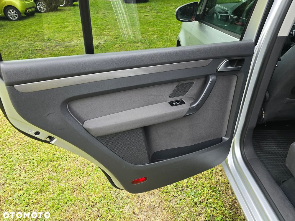 Volkswagen Touran 2.0 TDI Highline - 16