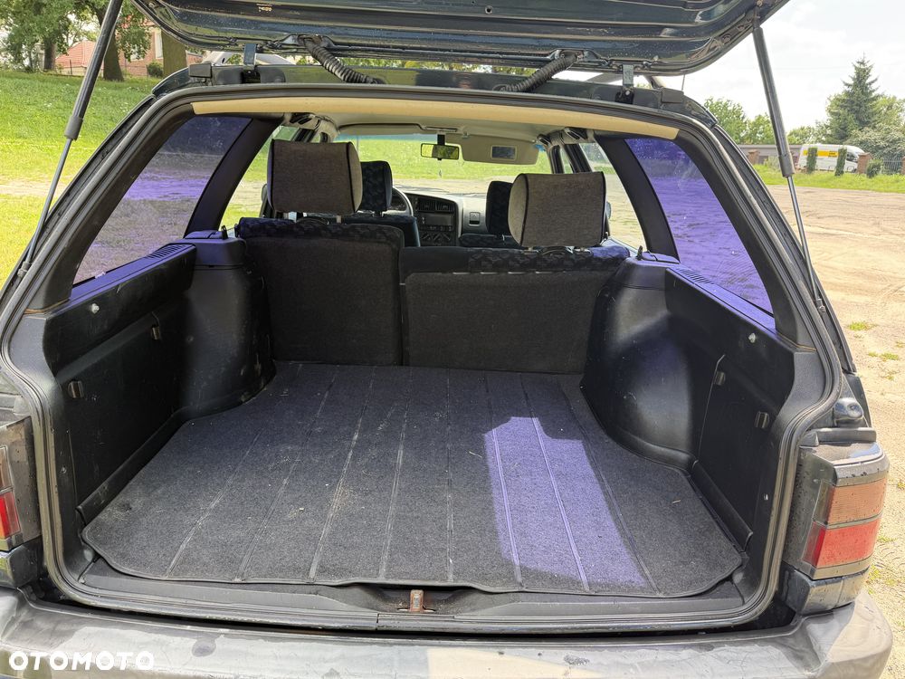 Volkswagen Passat 1.8 GL - 9