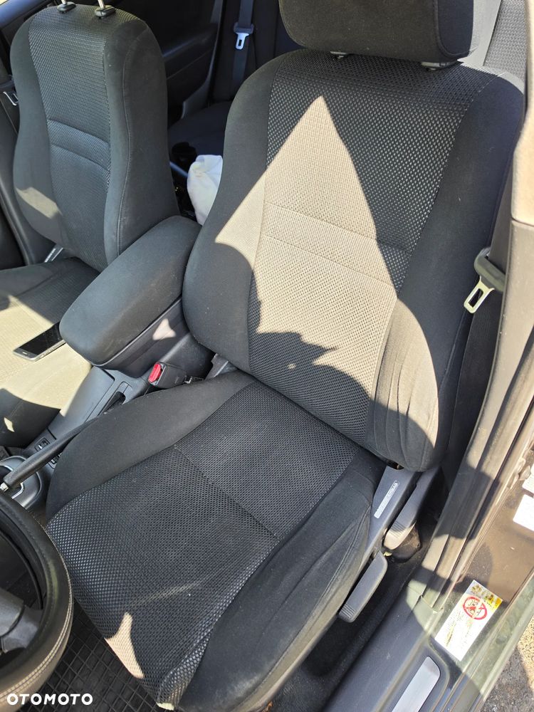 Toyota Avensis 1.8 VVT-i Executive - 11