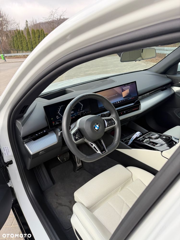 BMW Seria 5 520i mHEV - 6