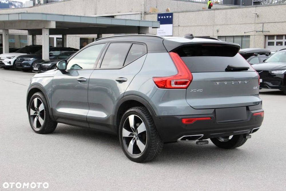 Volvo XC 40 D4 AWD Geartronic R-Design - 8