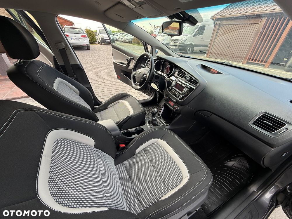 Kia Ceed - 13