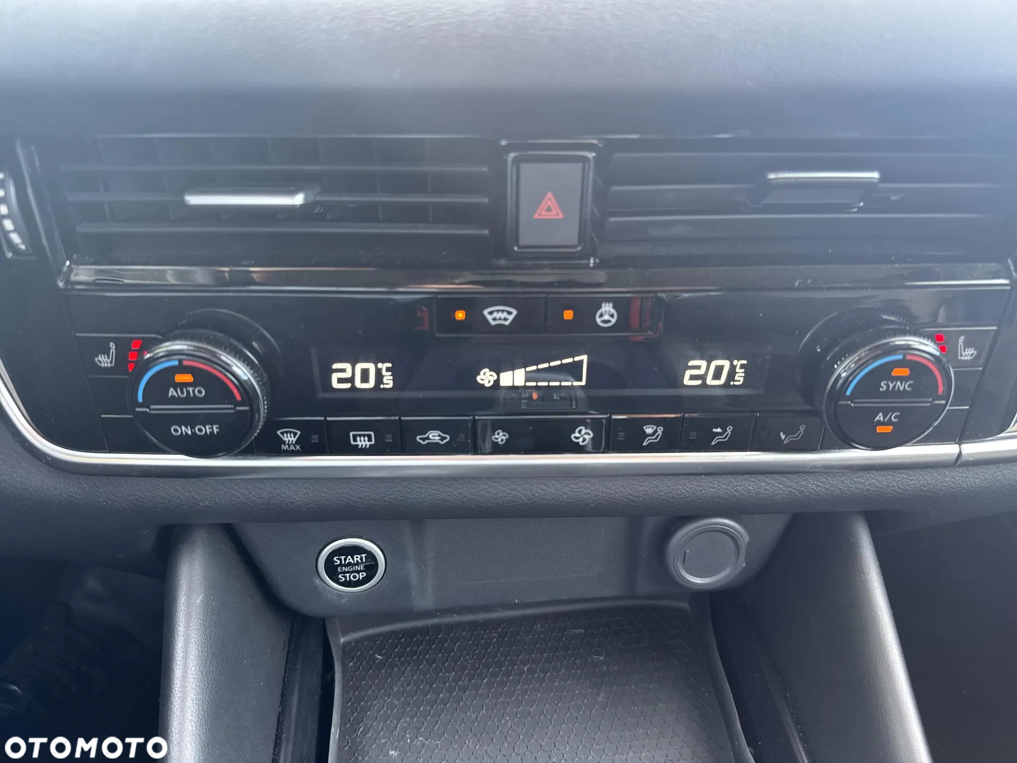 Nissan Qashqai 1.3 DIG-T N-Connecta DCT - 22