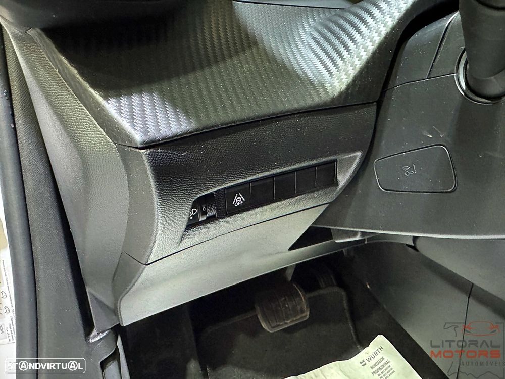 Peugeot 2008 1.2 PureTech Allure EAT8 - 18