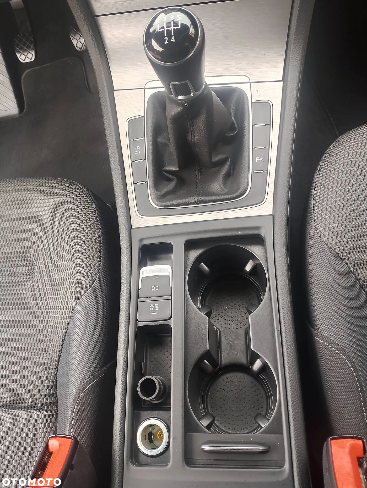 Volkswagen Golf VII 1.6 TDI BMT Trendline - 29