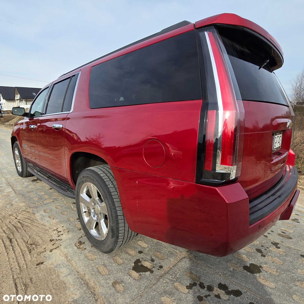 Chevrolet Suburban - 4