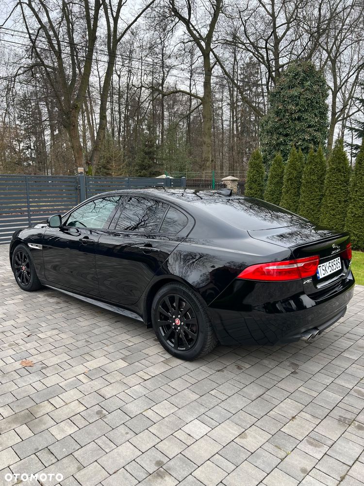 Jaguar XE 2.0 D R-Sport - 4