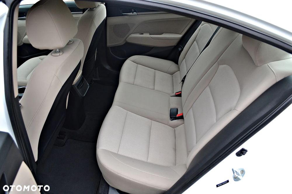 Hyundai Elantra - 28