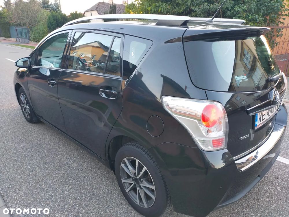 Toyota Verso 1.8 Premium 7os - 20