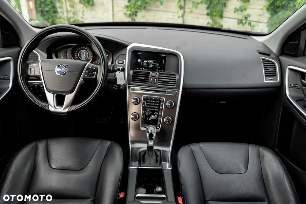 Volvo XC 60 D5 AWD Geartronic Momentum - 30