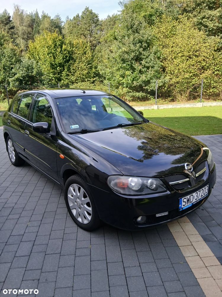 Nissan Almera 1.5 Base - 2