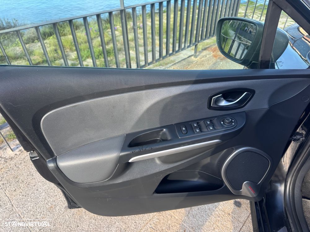 Renault Clio - 11