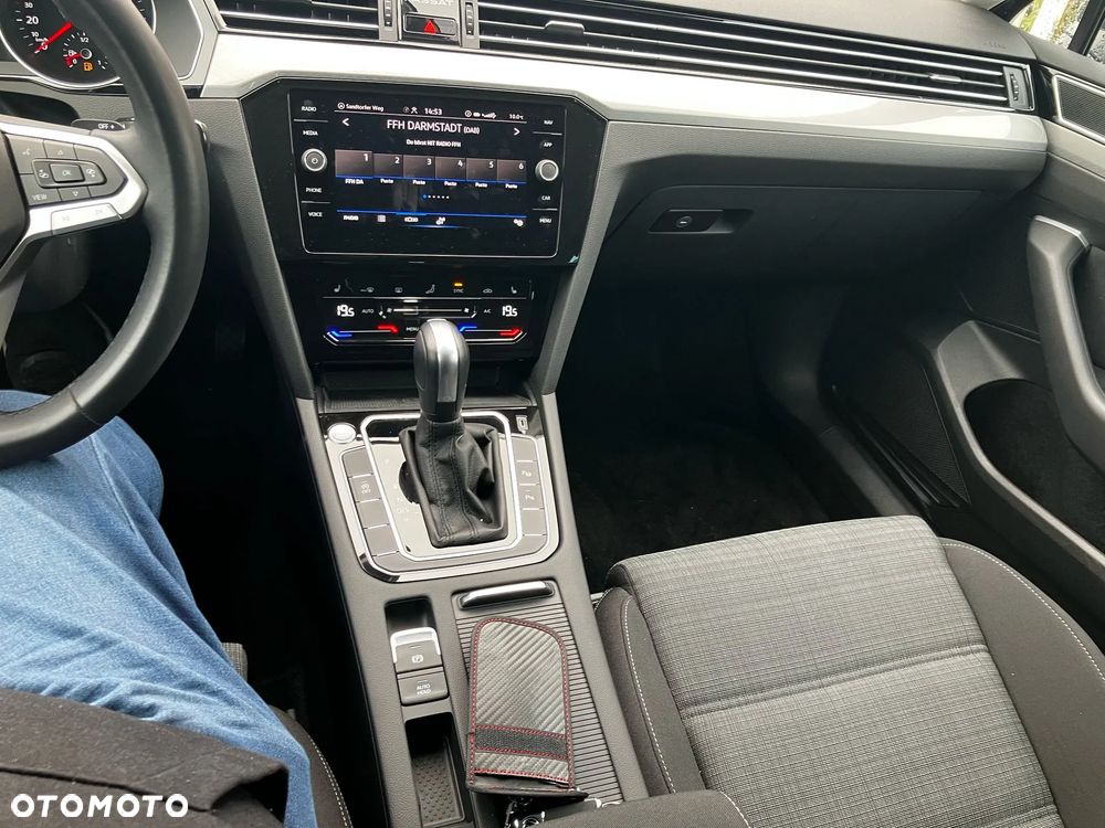Volkswagen Passat - 8