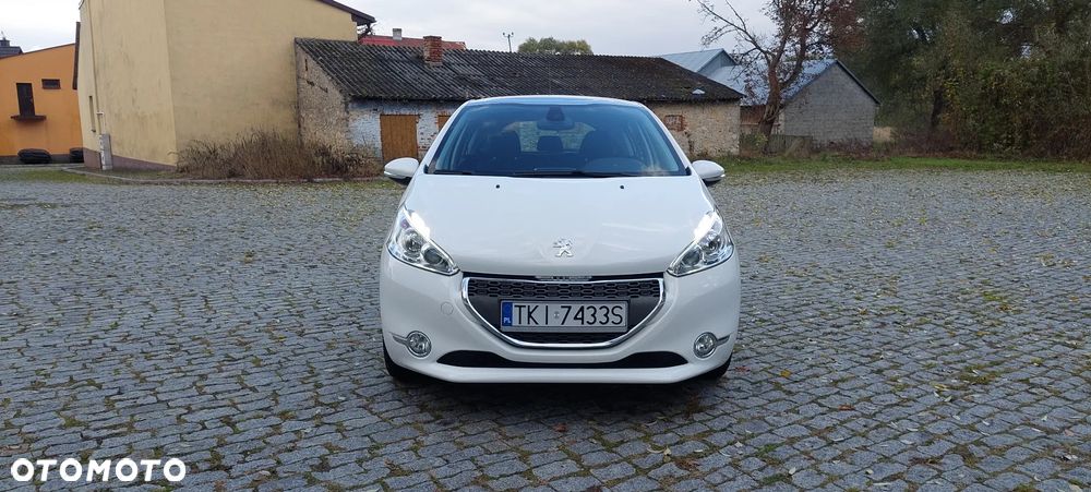 Peugeot 208 - 18