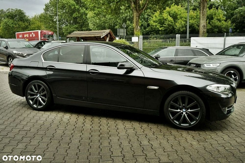 BMW Seria 5 525d - 12