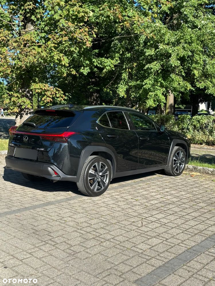 Lexus UX - 4