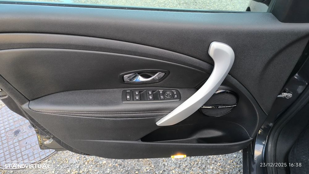 Renault Mégane ENERGY dCi 110 Start & Stop Bose Edition - 14