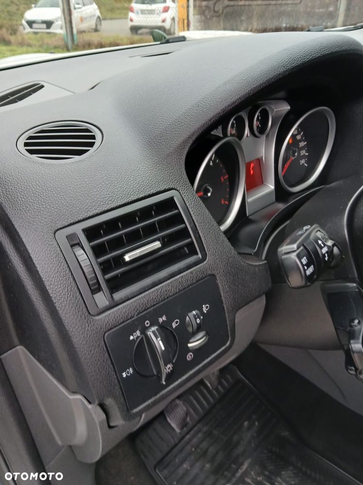 Ford Kuga 2.0 TDCi 2x4 Trend - 14