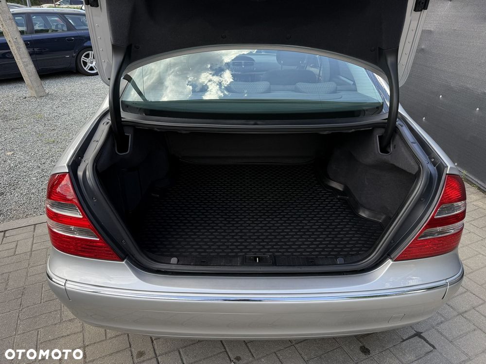 Mercedes-Benz Klasa E 240 Elegance - 39