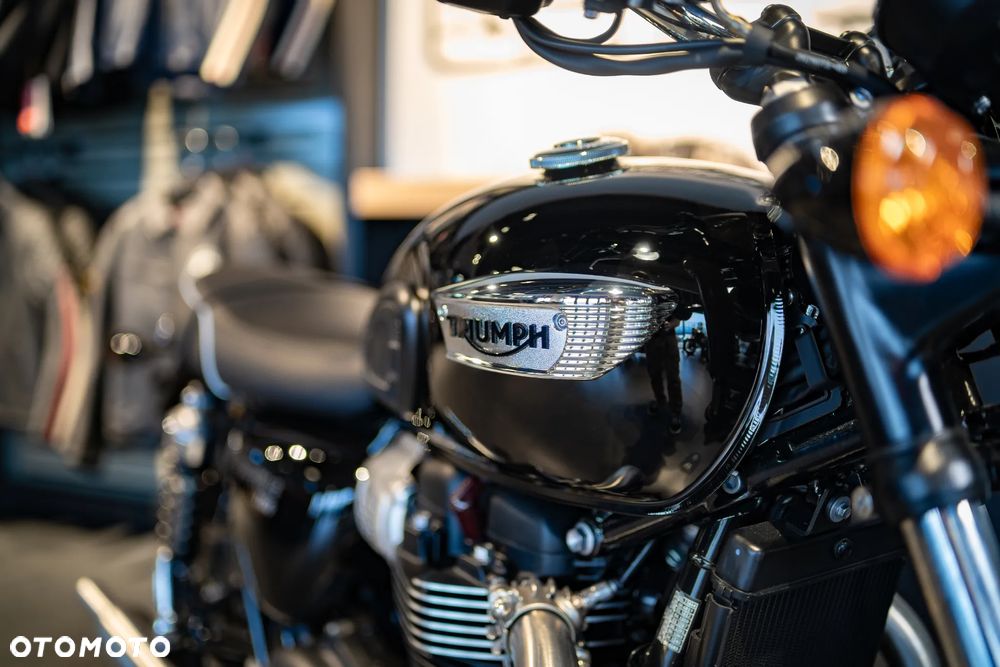Triumph Bonneville - 13