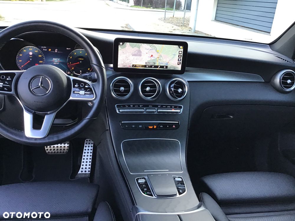 Mercedes-Benz GLC 300 4Matic 9G-TRONIC AMG Line Plus - 23