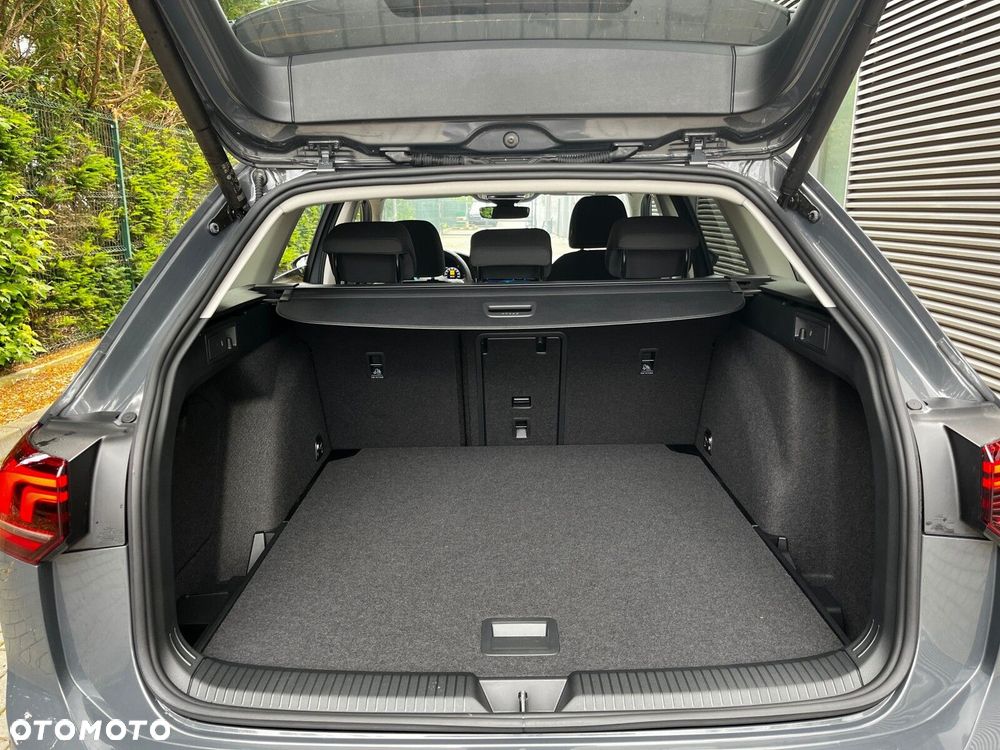 Volkswagen Golf - 8