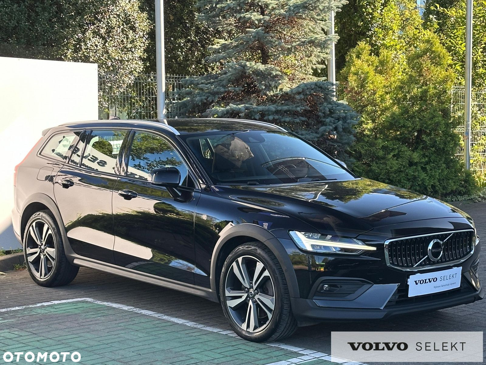 Volvo V60 Cross Country - 12