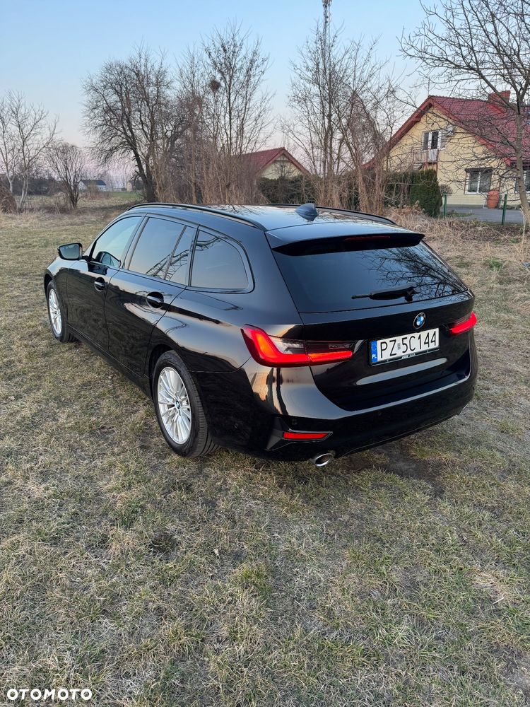 BMW Seria 3 320d Sport Line - 10