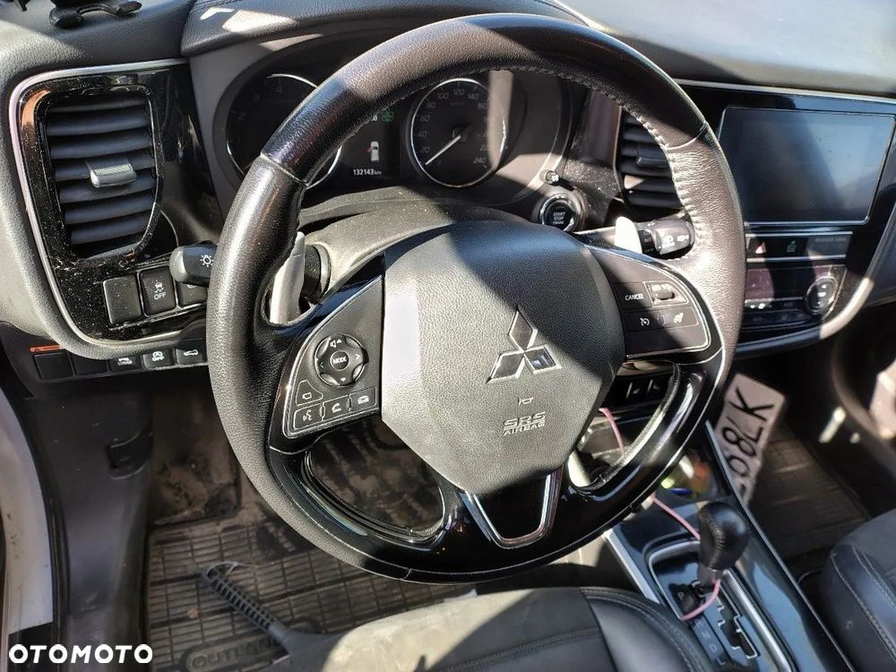 Mitsubishi Outlander - 8