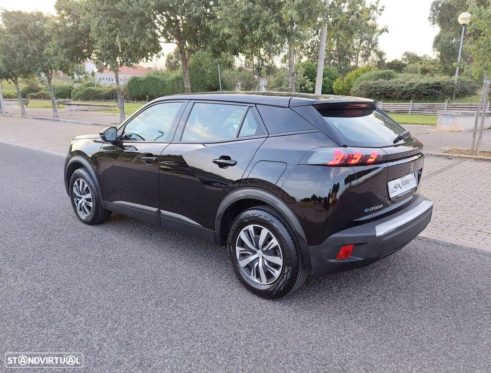 Peugeot e-2008 50 kWh Active Pack — fotografia 8