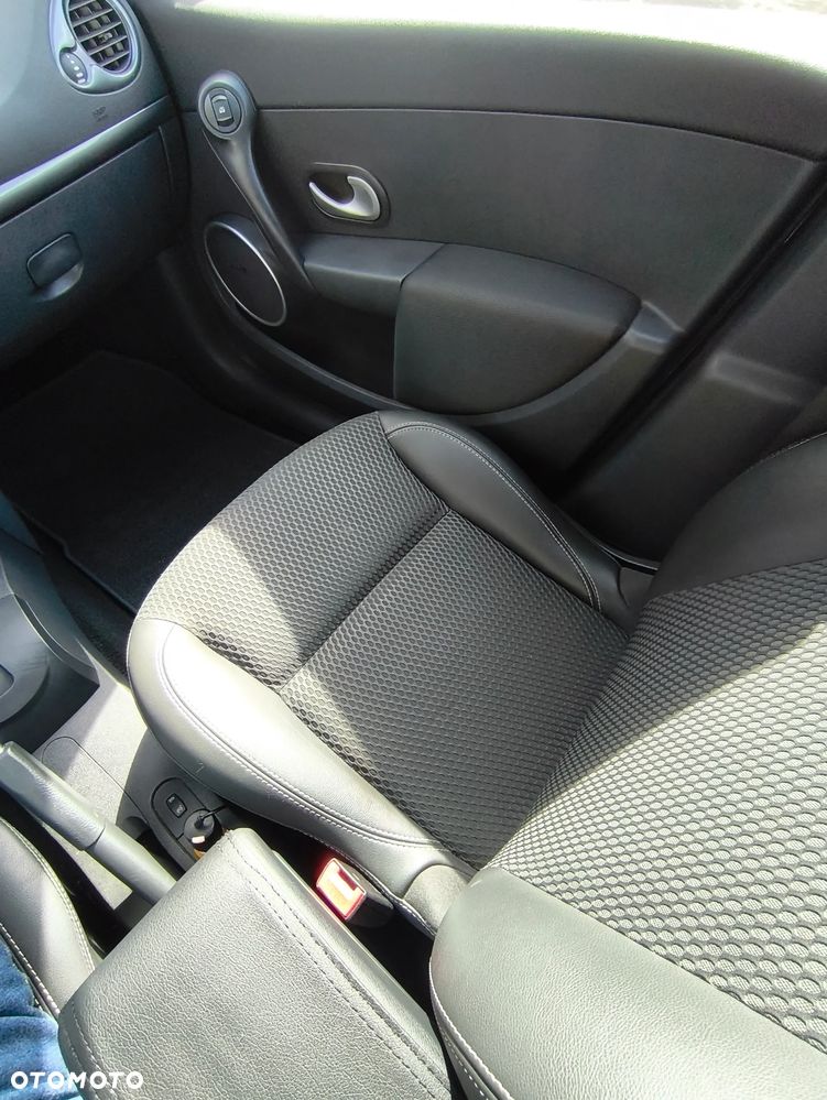 Renault Clio - 21