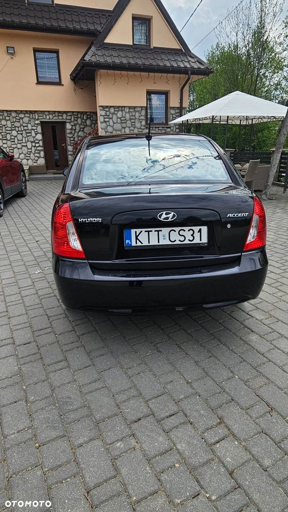 Hyundai Accent - 3