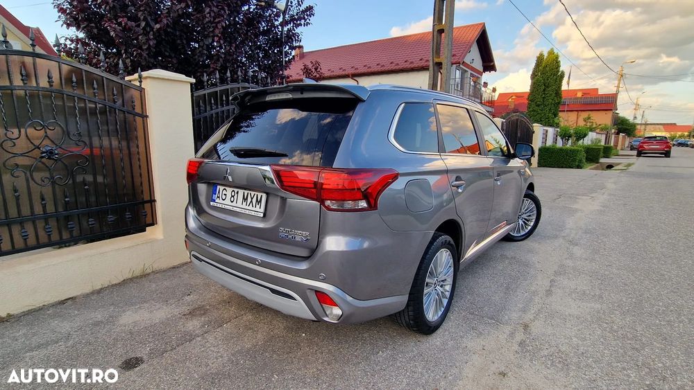 Mitsubishi Outlander 2.4 4WD Diamant+ - 2