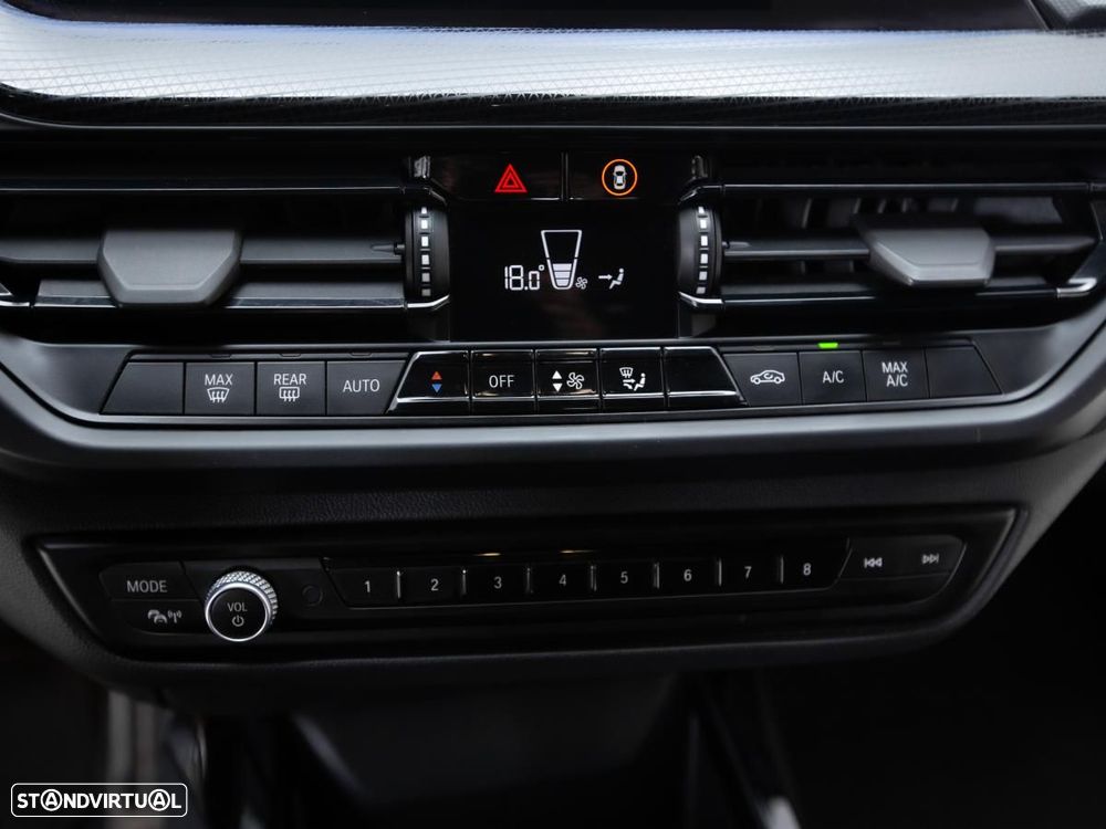 BMW 116 d Corporate Edition M — fotografia 16
