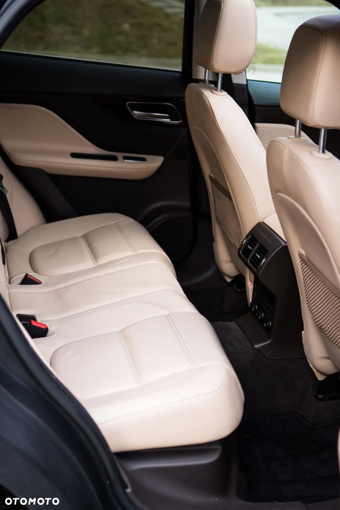 Jaguar F-Pace 25t AWD Prestige - 19