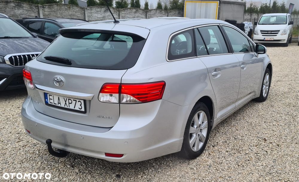 Toyota Avensis - 17
