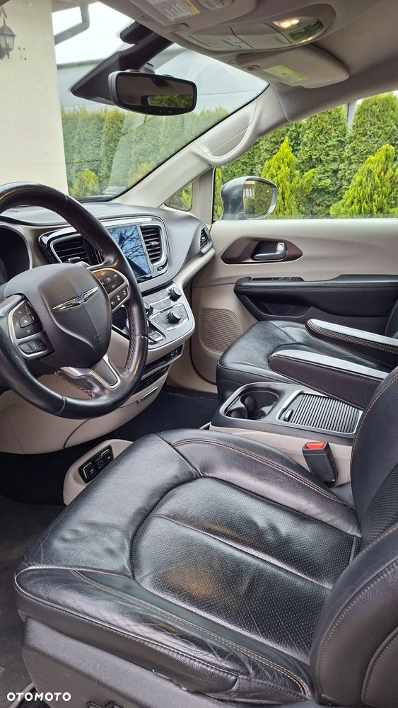 Chrysler Pacifica - 12