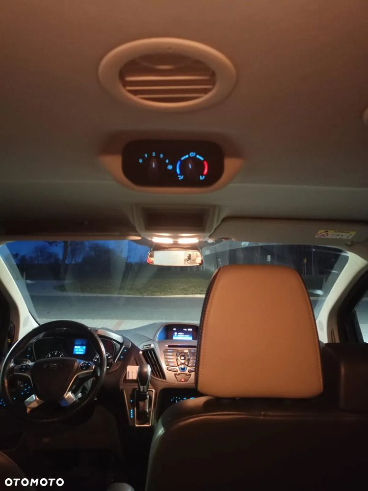 Ford Tourneo Custom - 21