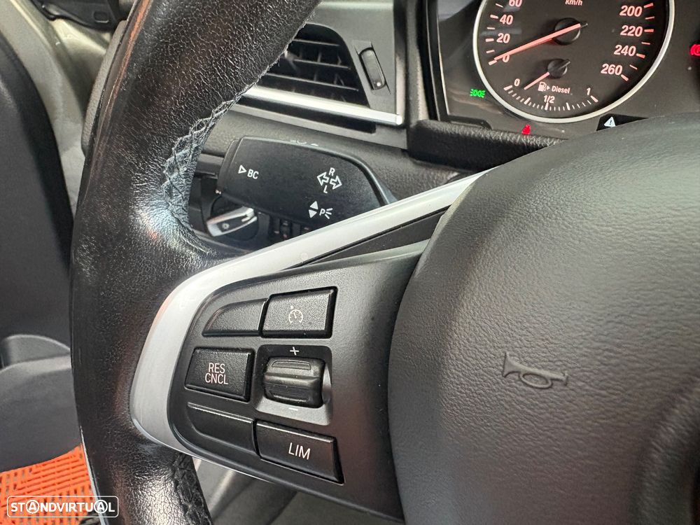 BMW 218 Active Tourer d Line Sport - 40