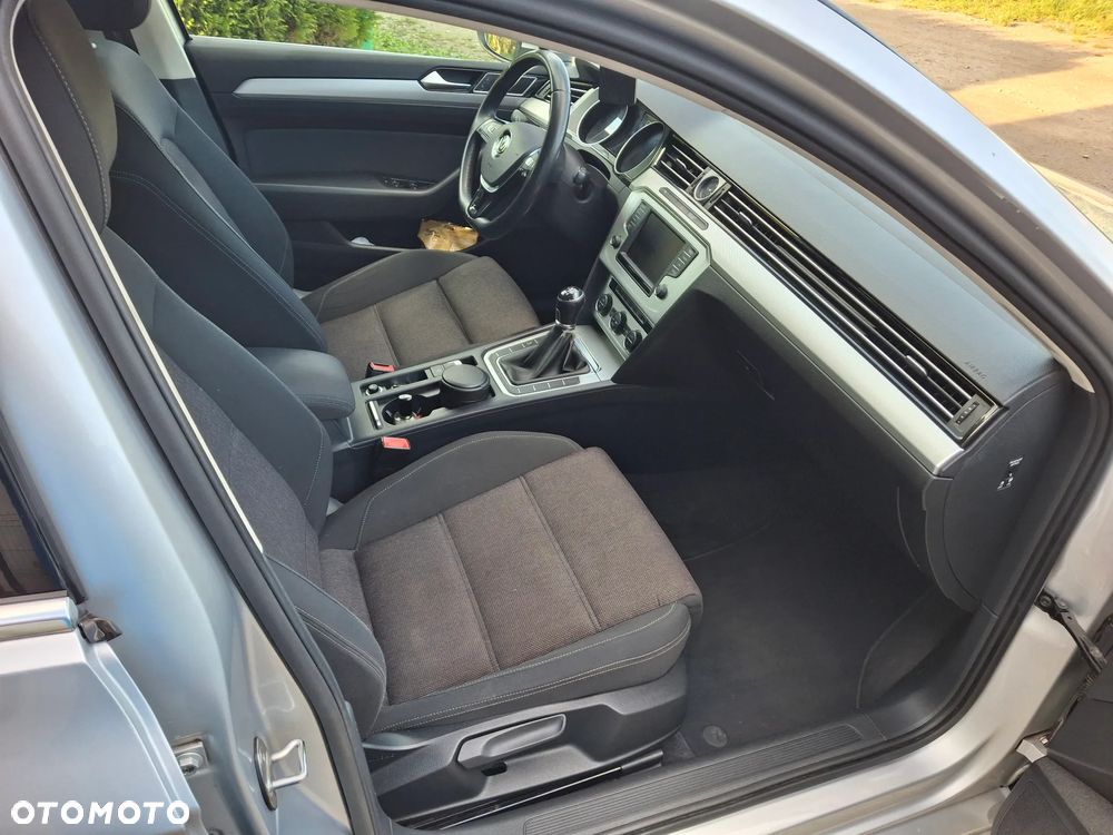 Volkswagen Passat 2.0 TDI (BlueMotion Technology) Trendline - 13
