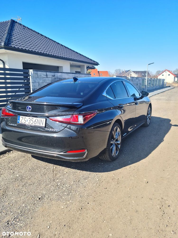 Lexus ES 300h F Sport Edition - 5