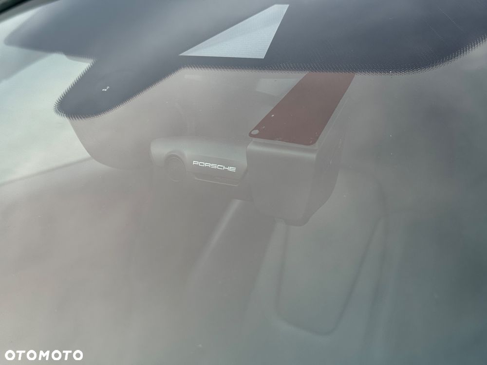 Porsche Taycan - 15