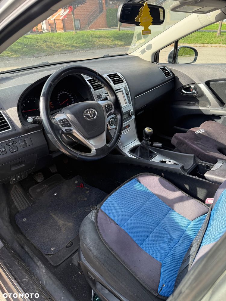 Toyota Avensis - 9