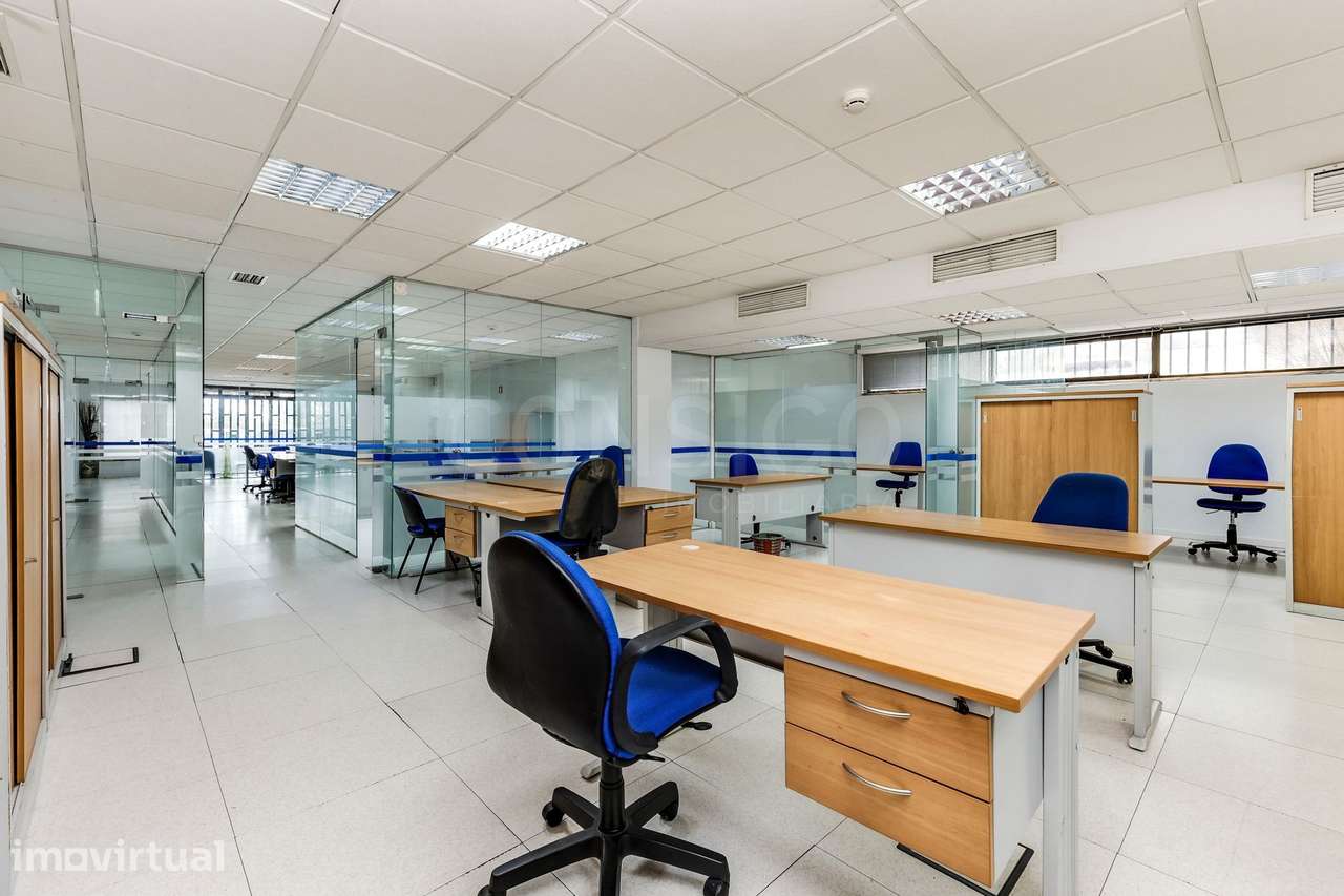 Escritório, loja e armazém com 550 m² em Linda-a-Velha, pronto a funci - Grande imagem: 3/37