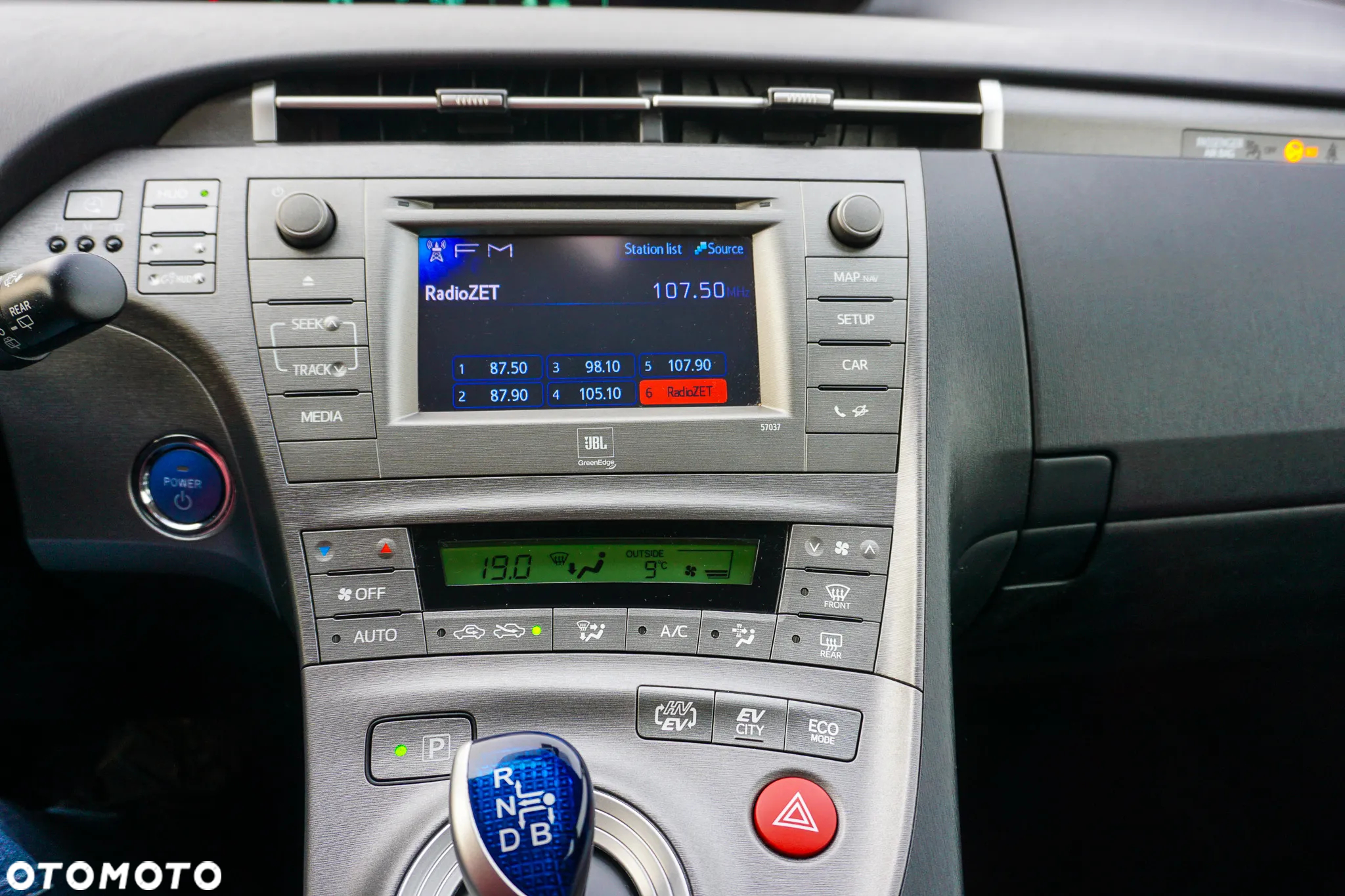 Toyota Prius Plug-in (Hybrid) Life - 7