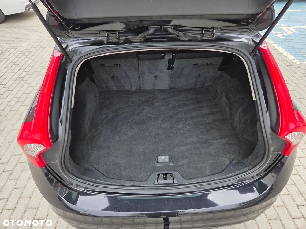 Volvo V60 D2 Kinetic - 16